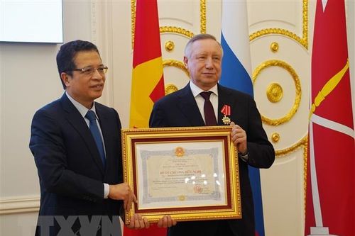 Trao huân chương Hữu nghị cho Thành phố St. Petersburg của Nga