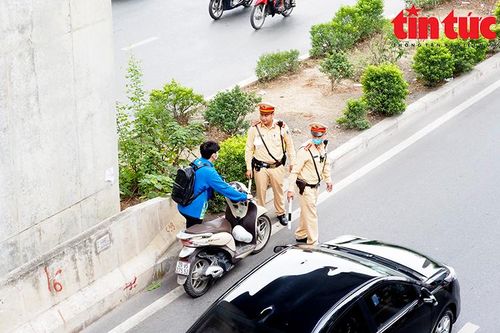 Nhiều học sinh, sinh viên vi phạm luật giao thông bị xử phạt