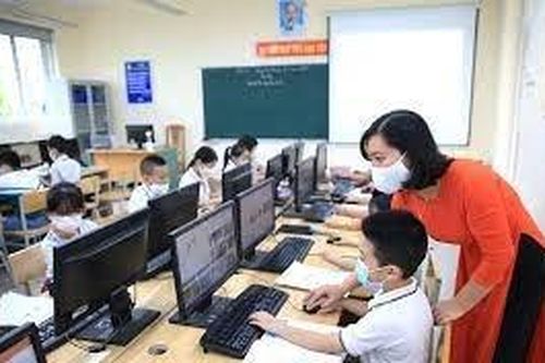 Hà Nội tạo điều kiện cho học sinh lớp 1, 2 tiếp cận môn tin học
