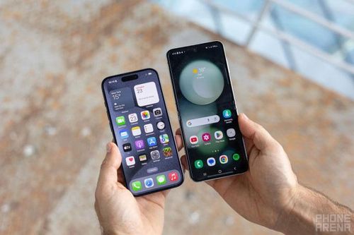 So sánh iPhone 15 Pro và Samsung Galaxy Z Flip 5: Mua mẫu nào cho xứng cái giá hơn 20 triệu?