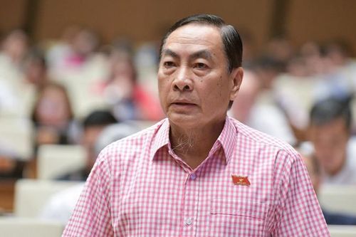 'Mỗi năm đến trường là phụ huynh man mác buồn vì... sách giáo khoa'