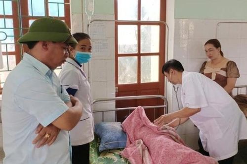 Giận dỗi bố mẹ, bé 11 tuổi ăn lá ngón tự tử