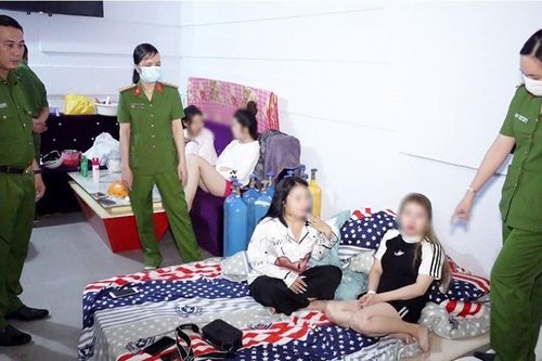 Bắt quả tang 6 nam nữ bay lắc trong phòng trọ