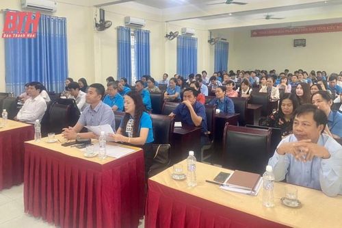 Bồi dưỡng lý luận chính trị và nghiệp vụ công tác công đoàn