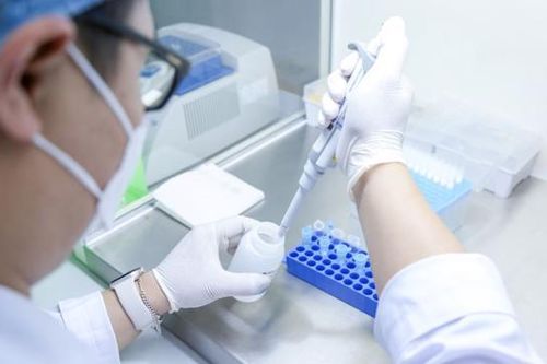 Bộ trưởng Y tế: Có tình trạng lạm dụng xét nghiệm quá mức cần thiết, gây tốn kém chi phí cho người bệnh