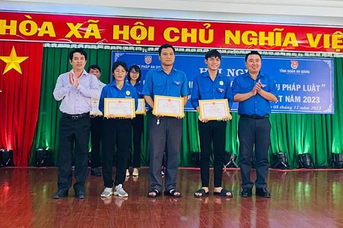 Tổng kết và trao giải Cuộc thi trực tuyến 'Tìm hiểu Pháp luật'