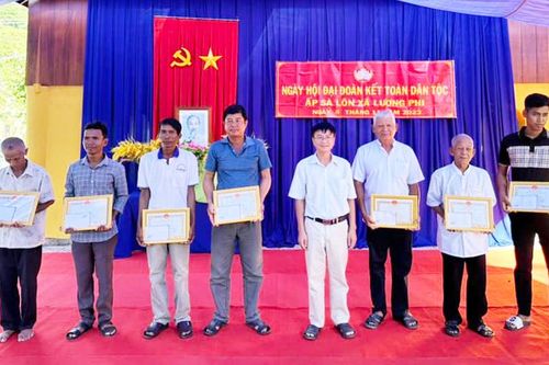 Sôi nổi Ngày hội Đại đoàn kết trong phum sóc Khmer huyện Tri Tôn