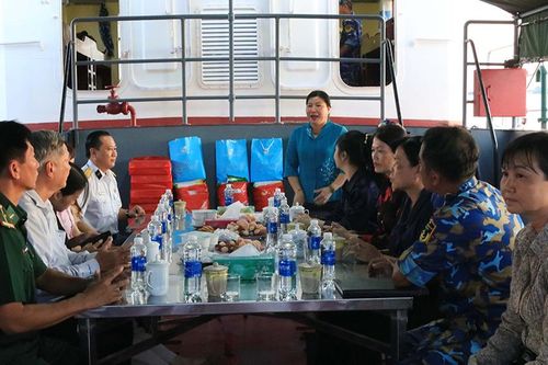 Trung ương Hội Liên hiệp Phụ nữ Việt Nam thăm cán bộ, chiến sĩ bảo vệ biên giới An Giang