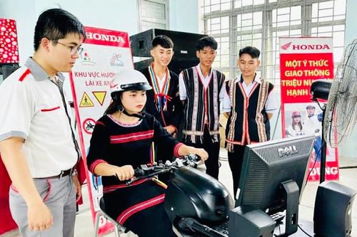 Đa dạng hình thức tuyên truyền pháp luật về giao thông trong học đường