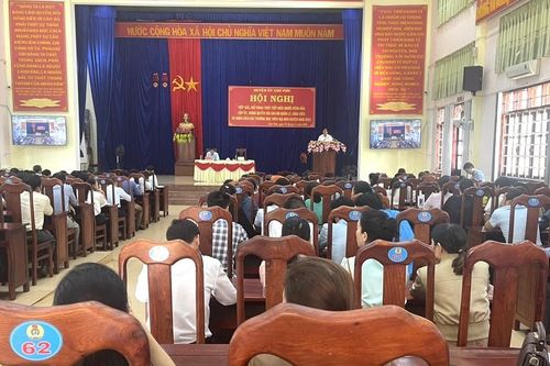 Lãnh đạo huyện Chư Pưh đối thoại với cán bộ quản lý, giáo viên
