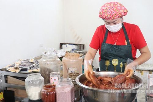 Đậm đà thịt lợn hun khói sấy khô