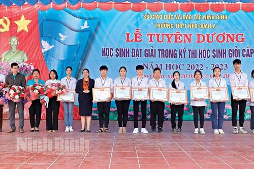 Phát huy truyền thống 60 năm, Trường THPT Nho Quan A tiếp tục thi đua dạy tốt, học tốt