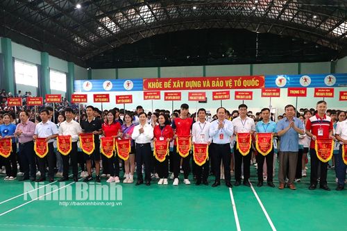 Khai mạc Hội thi TDTT học sinh tiểu học và trung học năm học 2023-2024