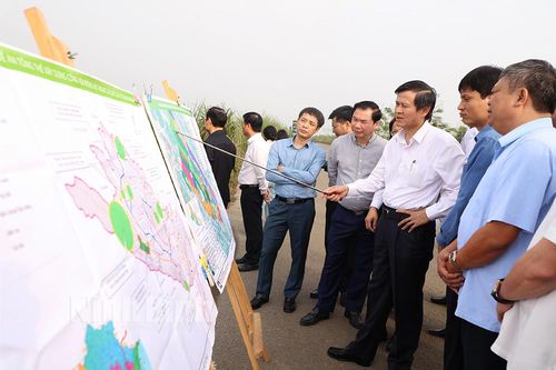 Đồng chí Bí thư Tỉnh ủy thị sát một số địa điểm phát triển kinh tế- xã hội tại Nho Quan