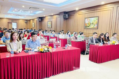 100 học viên được đào tạo phát triển nguồn nhân lực thương mại điện tử