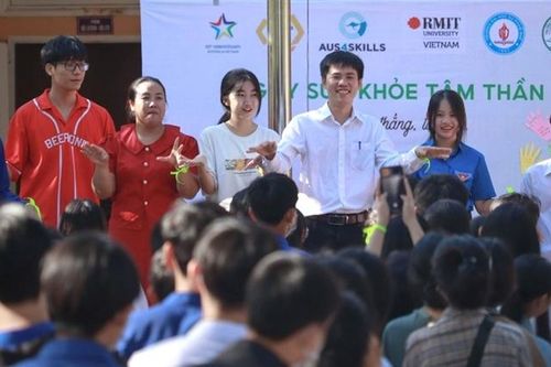 Hai giáo viên được vinh danh là nhà giáo tiêu biểu