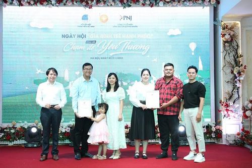 Trao giải cuộc thi 'Gia đình yêu thương' trên mạng xã hội TikTok