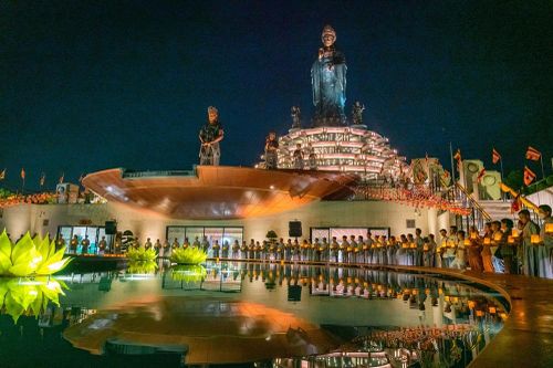 Những khoảnh khắc chỉ 'một lần nhớ mãi' trên đỉnh núi Bà Đen