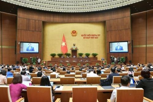 Thủ tướng: Giải quyết căn cơ các vấn đề về thuốc, vật tư, bảo hiểm y tế