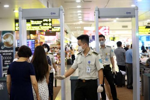 Hàng không Việt cuối năm vẫn loay hoay vượt khó