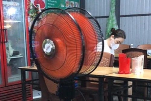 Chiếc quạt 'song sinh' gây sốt cộng đồng mạng