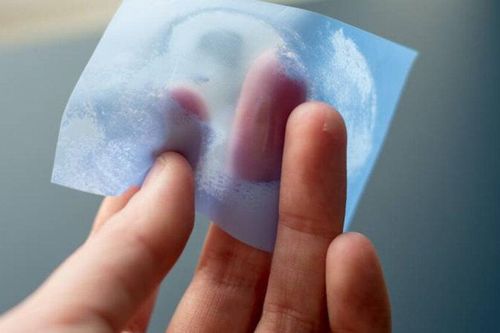 Sử dụng giấy thấm dầu có khiến da mặt bị khô?