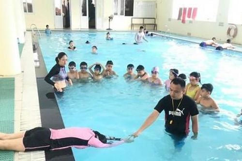 Tỷ lệ học sinh biết bơi mới đạt 33,59%