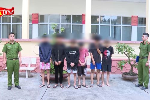 Dùng hung khí 'hỗn chiến' vì cho rằng... bị 'nhìn đểu'