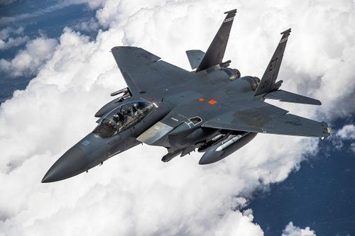 Thấy gì khi tiêm kích F-15EX đắt hơn chiến đấu cơ tàng hình F-35 tới 17 triệu USD