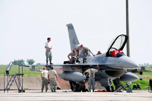 Không quân Mỹ sẽ có tiêm kích cỡ lớn và rẻ để thay thế F-16?