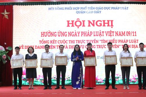 Quận Cầu Giấy: Giúp người dân hiểu hơn về định danh điện tử, dịch vụ công