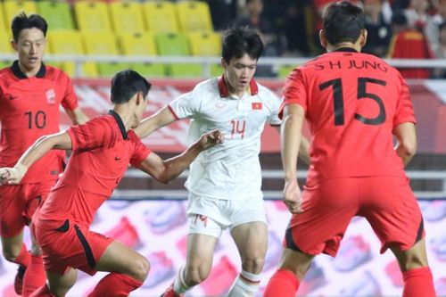 HLV Troussier và 'bài toán' tiền đạo cắm