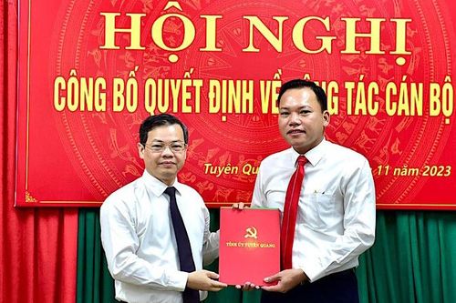 Tuyên Quang trao quyết định về công tác cán bộ