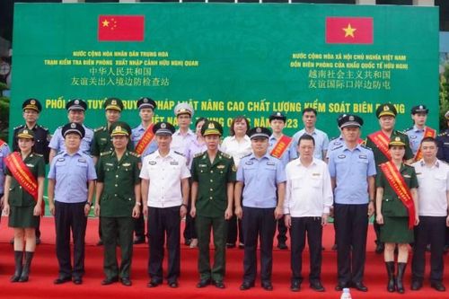 Phối hợp tuyên truyền pháp luật tại khu vực cửa khẩu ở Lạng Sơn