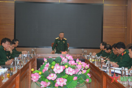 Trung tướng Lê Quang Minh kiểm tra hoạt động công tác Đảng, công tác chính trị Sư đoàn 324, Quân khu 4