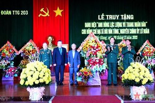Truy tặng danh hiệu Anh hùng Lực lượng vũ trang nhân dân đối với Đại tá Bùi Văn Tùng