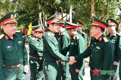 Thượng tướng Vũ Hải Sản kiểm tra Đoàn Kinh tế-Quốc phòng 337 (Quân khu 4)