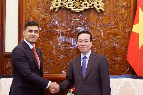 Chủ tịch nước Võ Văn Thưởng tiếp Đại sứ Venezuela và Lào trình Quốc thư