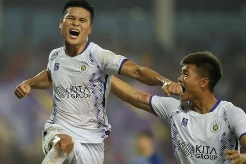 Cân bằng bàn thắng với Ronaldo, Tuấn Hải được thưởng 'nóng'