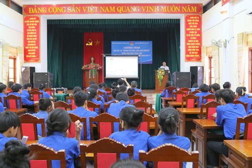 Tuyên truyền pháp luật về biển đảo cho học sinh Quảng Trị