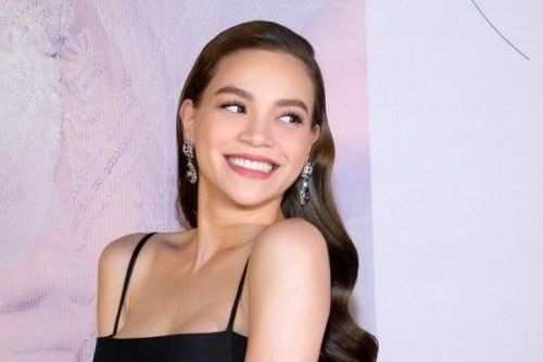 Ca sĩ Hồ Ngọc Hà thanh lịch cùng những chiếc túi xách hàng hiệu danh tiếng