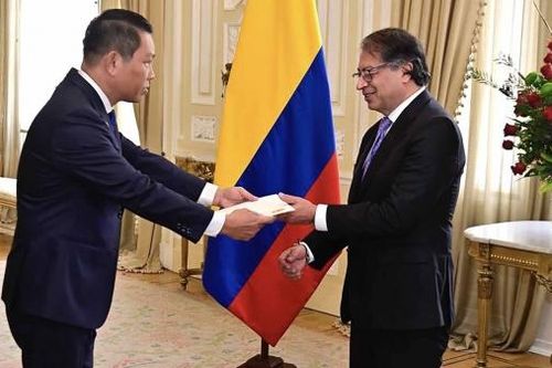 Đại sứ Vũ Trung Mỹ trình Thư ủy nhiệm lên Tổng thống Colombia