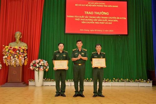 BĐBP Kiên Giang: Trao khen thưởng cho các tập thể và cá nhân có thành tích đặc biệt xuất sắc trong đấu tranh phòng chống tội phạm, buôn lậu
