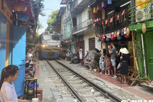 Ngành đường sắt đề nghị giải tỏa tụ điểm cà phê đường tàu