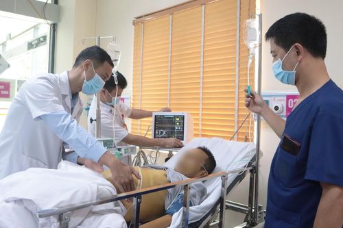 30 phút phối hợp đưa người bệnh cận kề cửa tử thoát cơn nguy kịch