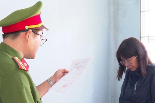 Bắt cựu cán bộ ngân hàng lừa đảo gần 25 tỷ đồng