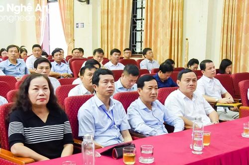 Trang bị kỹ năng phát ngôn, cung cấp thông tin cho báo chí và xử lý khủng hoảng truyền thông cho các địa phương, đơn vị