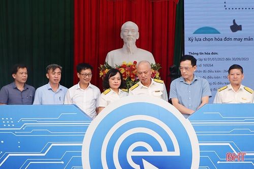 Quay thưởng 'Hóa đơn may mắn' quý III năm 2023