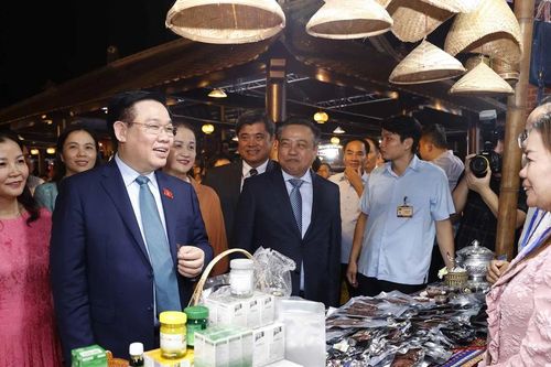 Chủ tịch Quốc hội dự Festival Bảo tồn và Phát triển Làng nghề Việt Nam