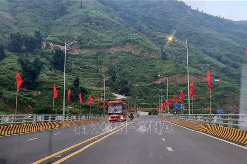 Nguy cơ mất an toàn giao thông trên đường nối cao tốc Nội Bài - Lào Cai đi Sa Pa